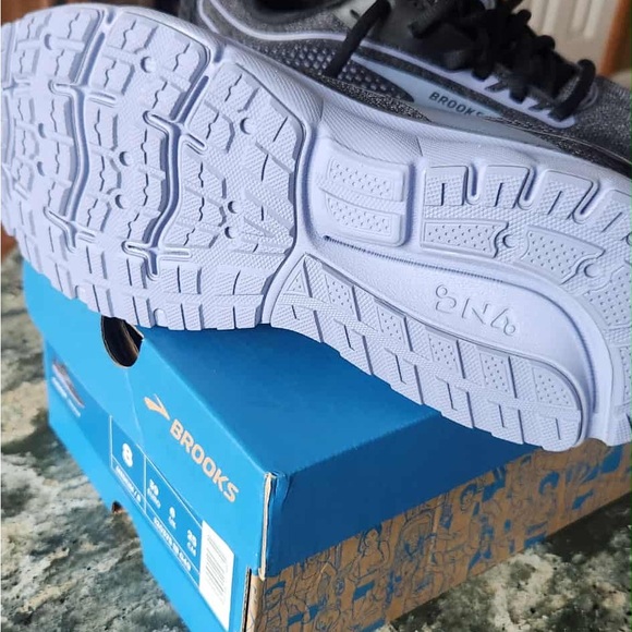 Brooks Sneakers - Picture 3 of 4